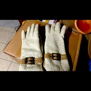 Vintage gloves womens nice and clean rare find